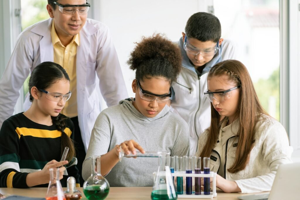 Students in science class doing chemical experiment in laboratory.